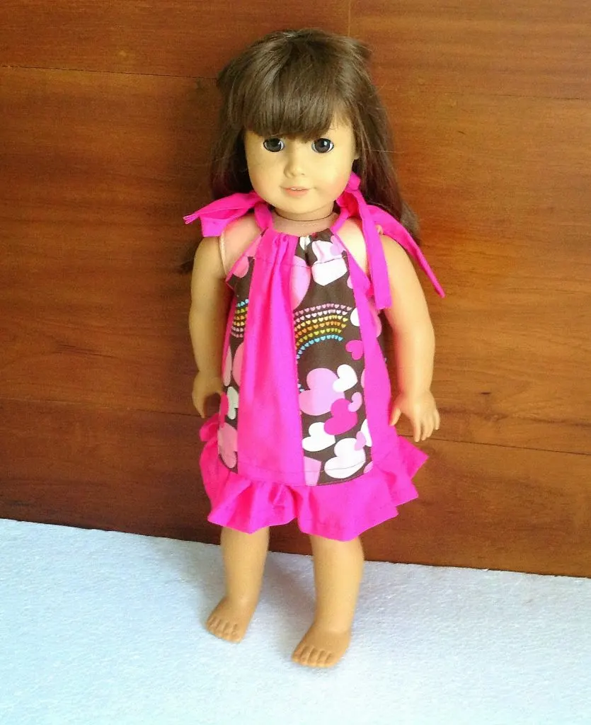 Learn how to sew these easy pillowcase dress for your dolly, using this tutorial. 