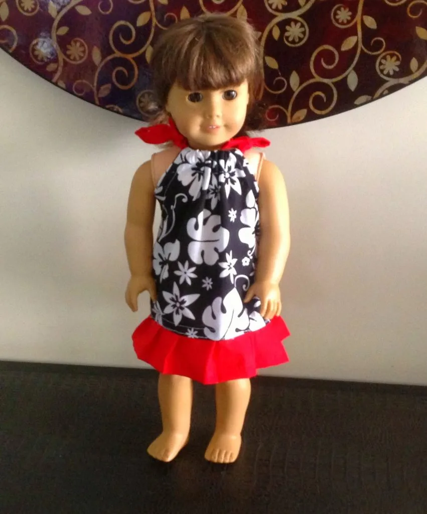 Learn how to sew these easy pillowcase dress for your dolly, using this tutorial. 