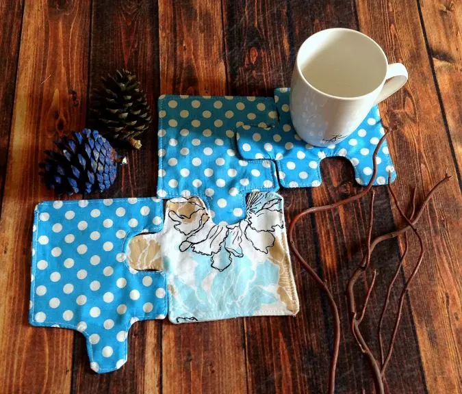 Simple and easy coaster sewing pattern in a puzzle shape. Beginner friendly pattern, which can be sewn under an hour!