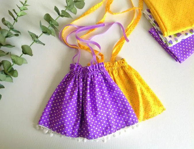 How to sew a reversible doll dress in 15 minutes
