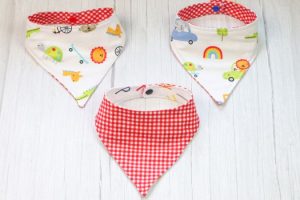 15 Minute Baby Bandana Bib Pattern ( Free Pattern) - Sew Crafty Me