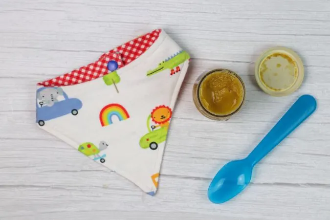 20 FREE Baby Bib Patterns (Bandana style)