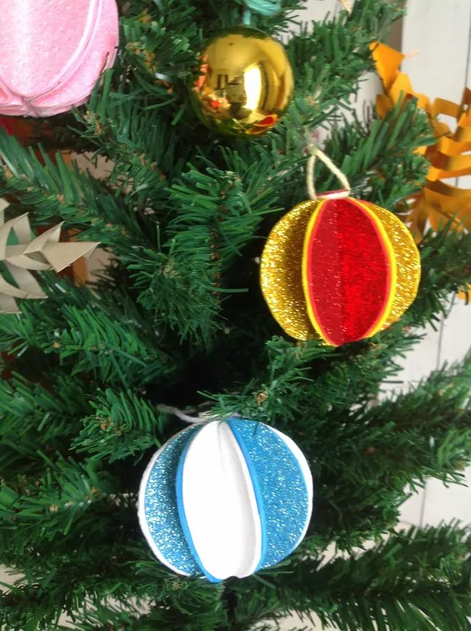 DIY Christmas Ornament from Glitter Foam - Sew Crafty Me