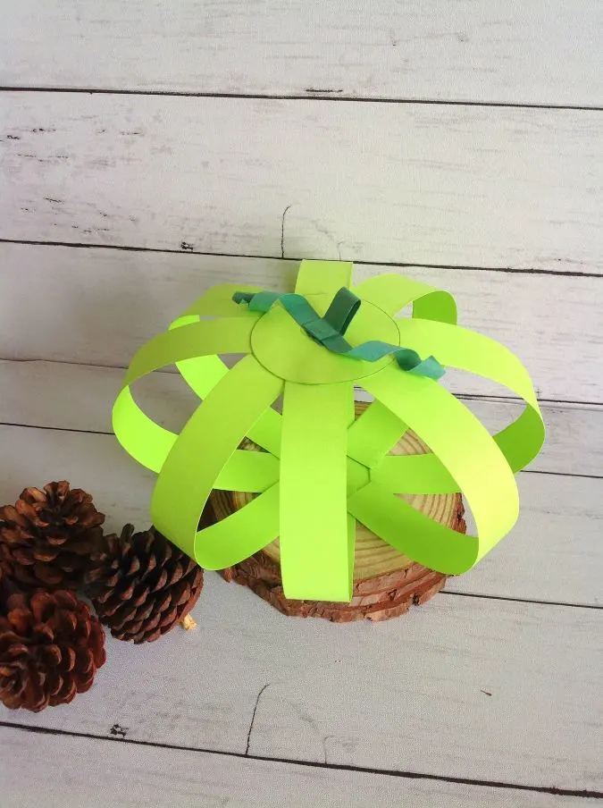 paper strip pumpkin diy