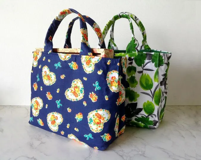 Purse pattern with online divider pocket