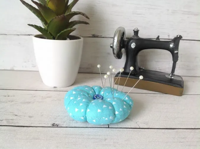 Pin cushion, a simple sewing project and essential for your sewing