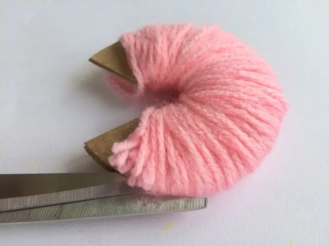 how to make pompoms from yarn