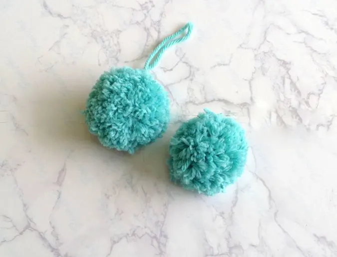 How to Make Pompoms from Yarn - Sew Crafty Me