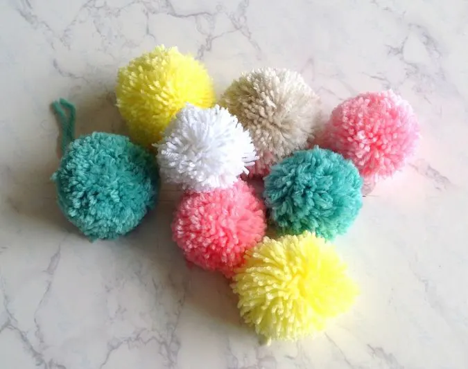 How to Make Pompoms from Yarn - Sew Crafty Me