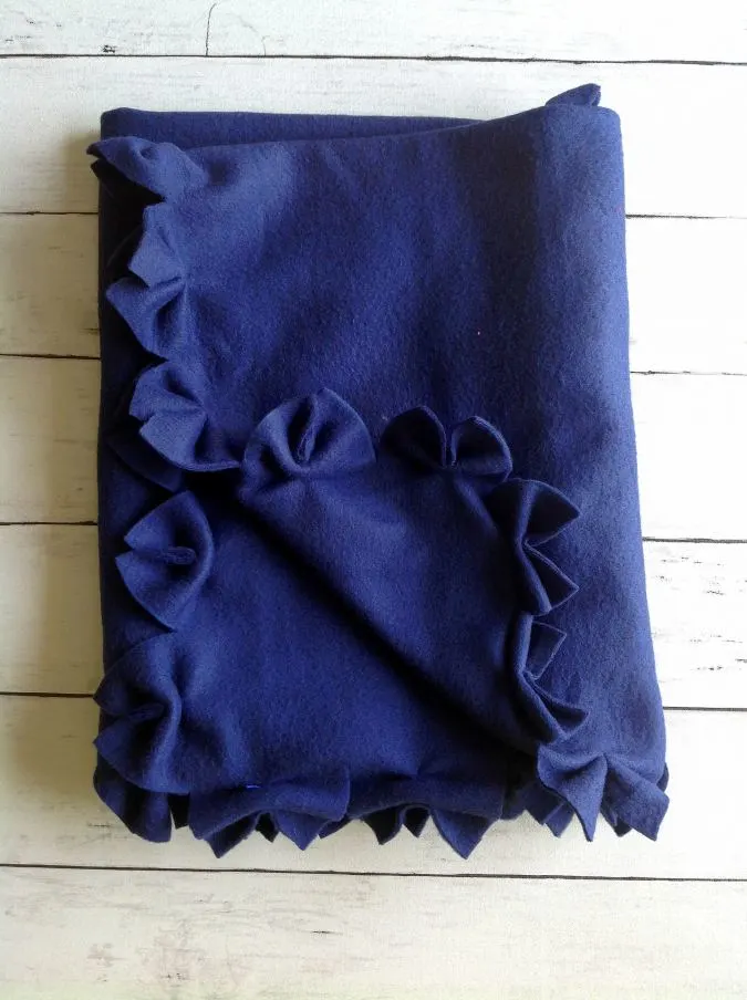 how to make a no sew blanket