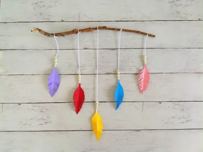 DIY Feather Wall Hanging – Advice from a Twenty Something