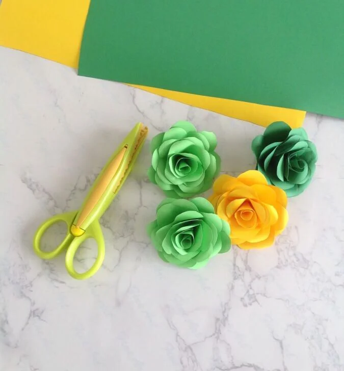 how to make paper roses (4)