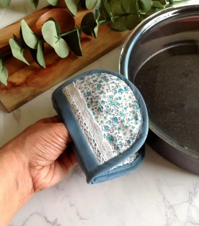 Mini Oven Mitts Sewing Pattern Free (1)