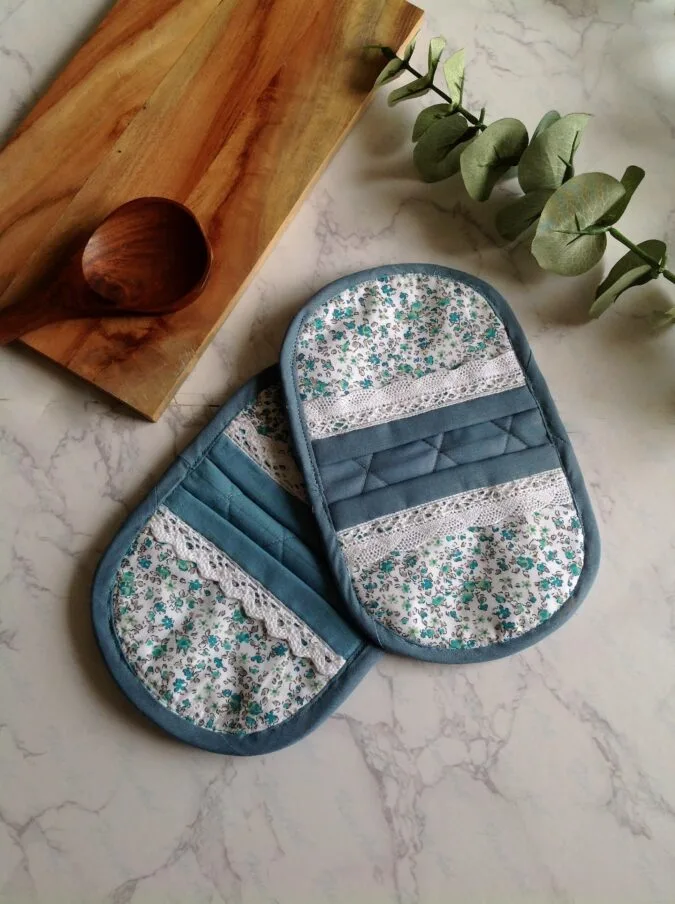 Mini Oven Mitts Sewing Pattern Free (1)