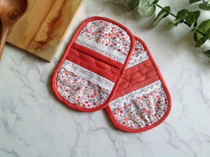 Mini Oven Mitts Sewing Pattern Free (1)