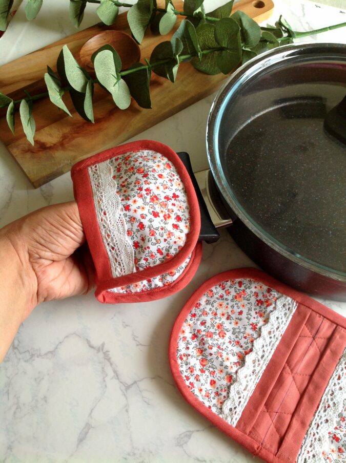 Mini Oven Mitts Sewing Pattern Free (1)