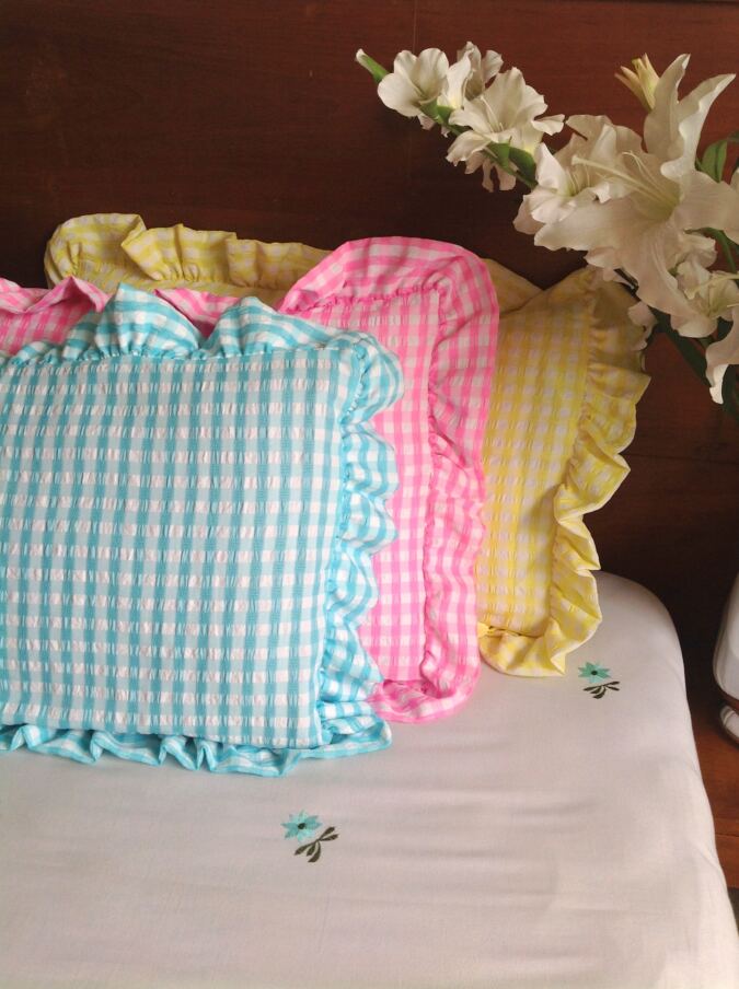 HOW TO SEW A VINTAGE RUFFLED PILLOW COVER