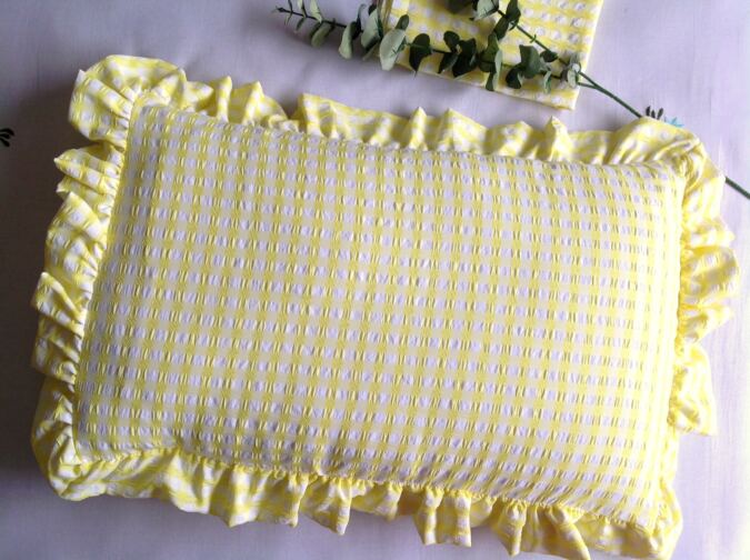 HOW TO SEW A VINTAGE RUFFLED PILLOW COVER