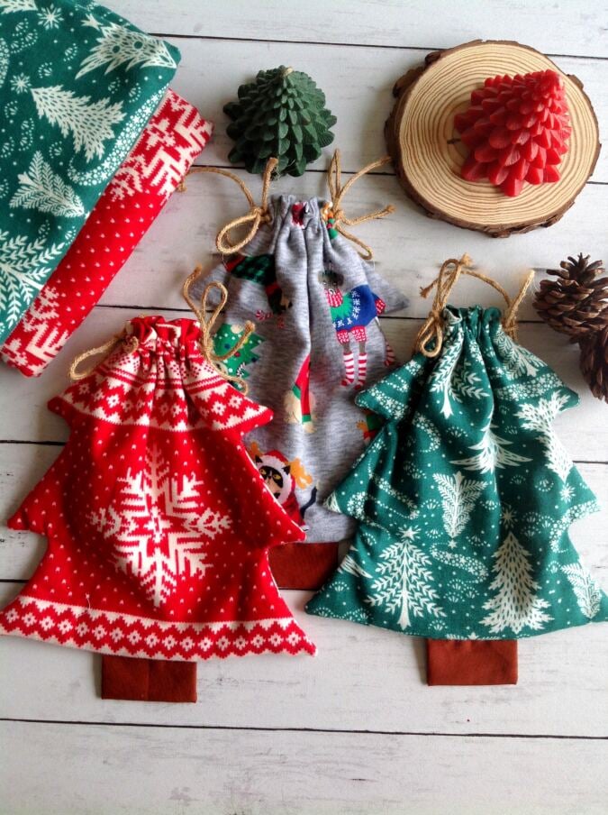 HOW TO SEW A CHRISTMAS TREE DRAWSTRING POUCH